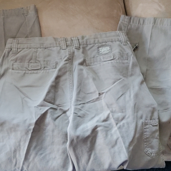 Columbia women's size 10 short tan pants - Picture 3 of 4